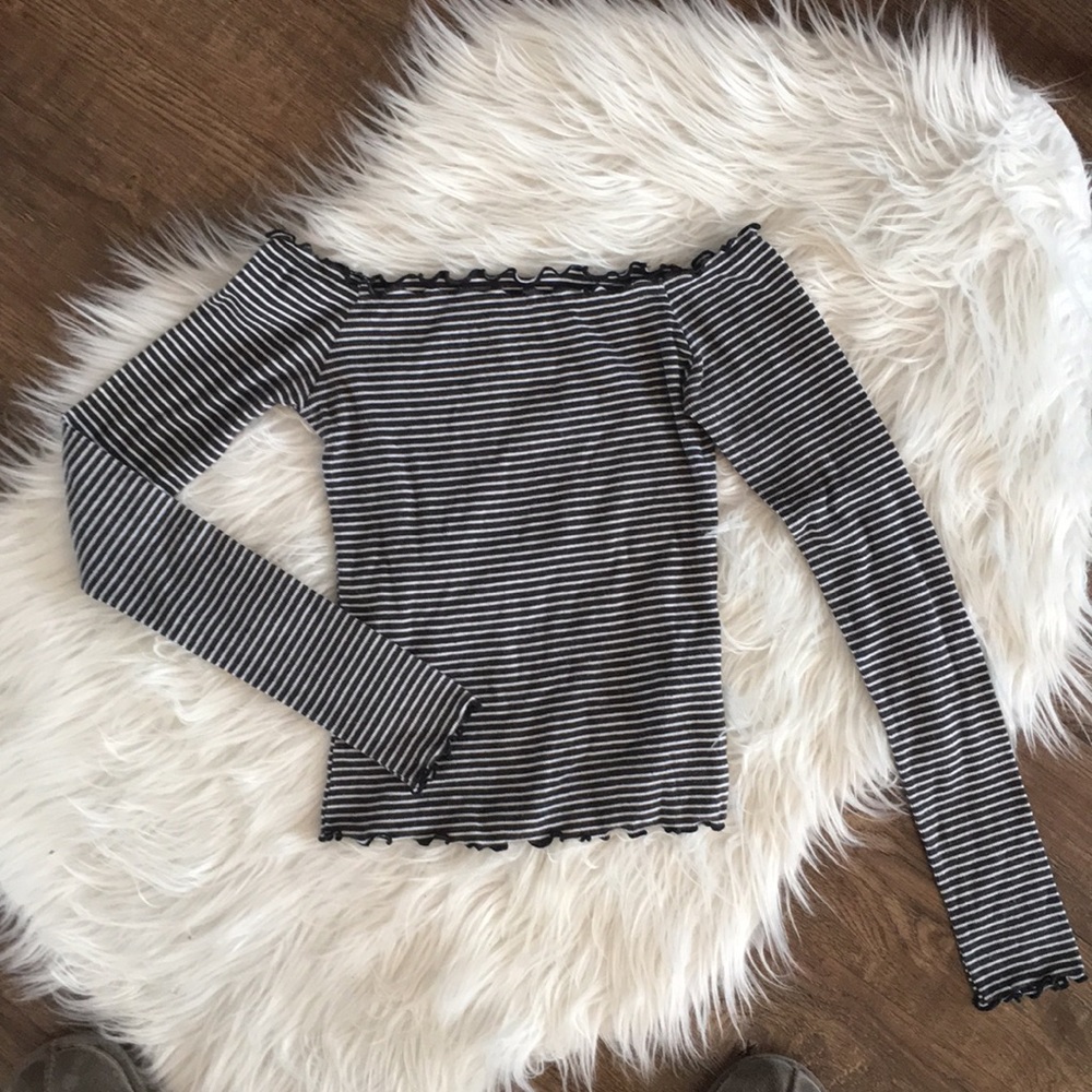 Hollister off the shoulder long sleeved top